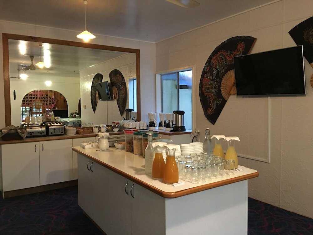 Фото The Polynesian Apartments