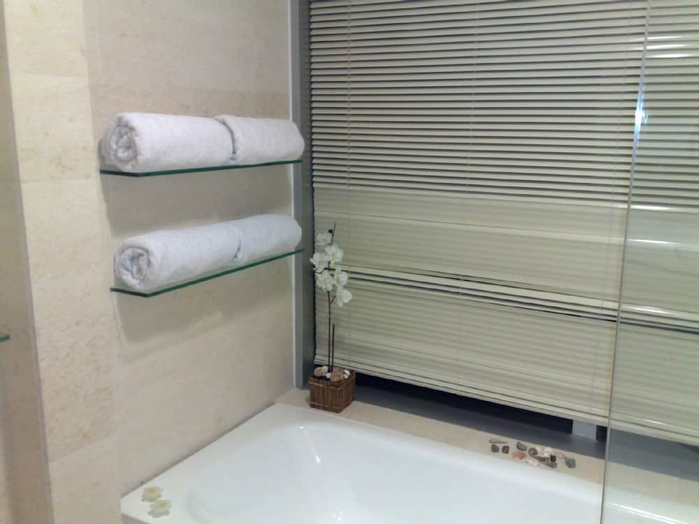 Фото Sea View Luxury Monarch Apartment