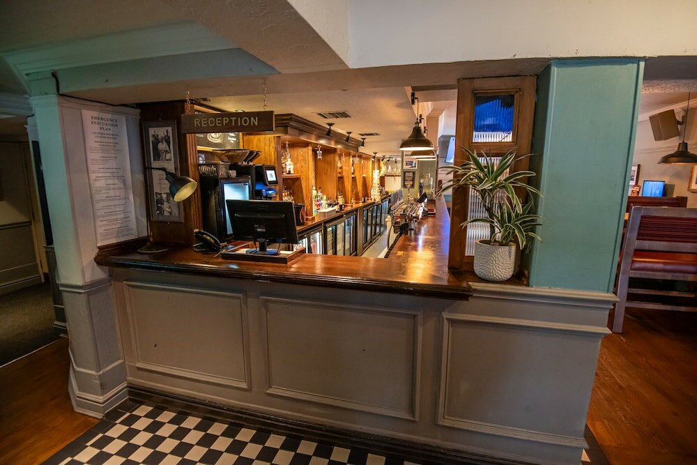 Фото The George Inn