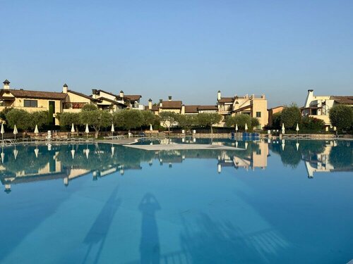 Внешний вид отеля Garda Resort Village в Пескиера-дель-Гарде, фото 3