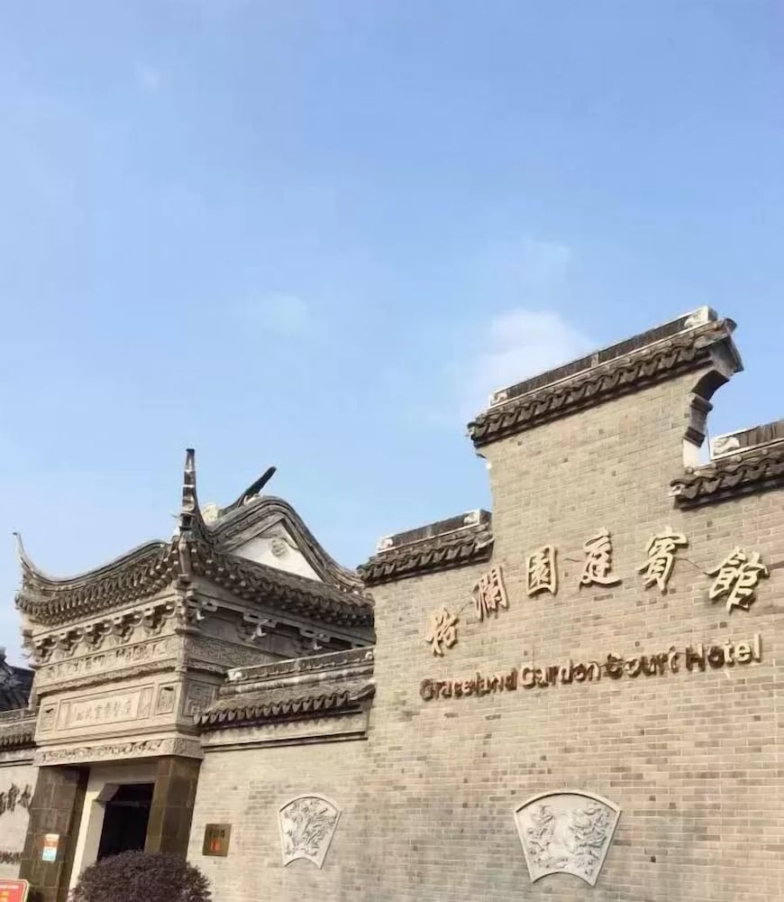 Фото Graceland Garden Court Hotel