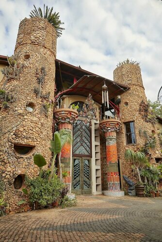 Внешний вид отеля Ammazulu African Palace в Форест-Хиллсе, фото 1