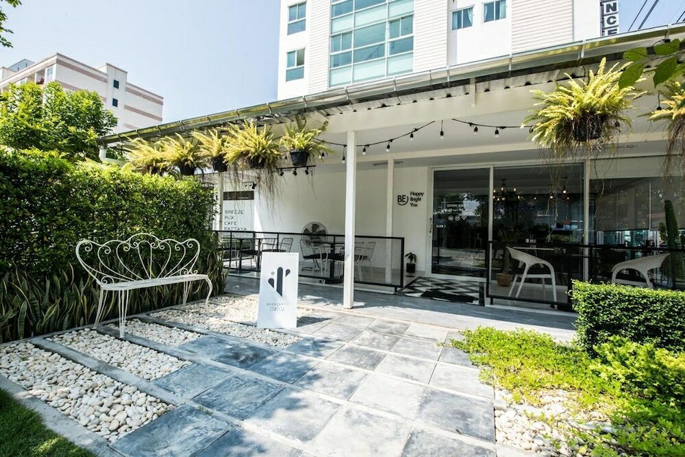 Фото Sea Breeze Residence