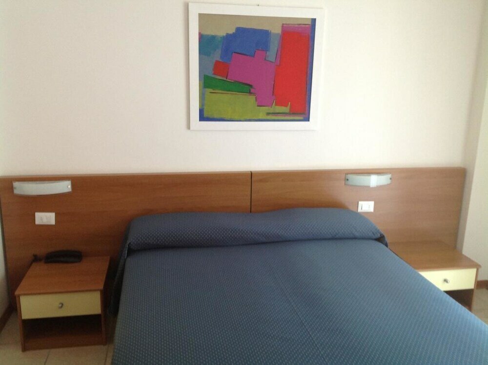 Фото Hotel Ivana