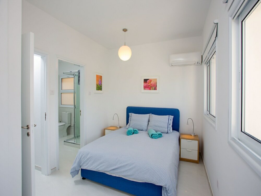 Фото Limassol on the Beach Apartment