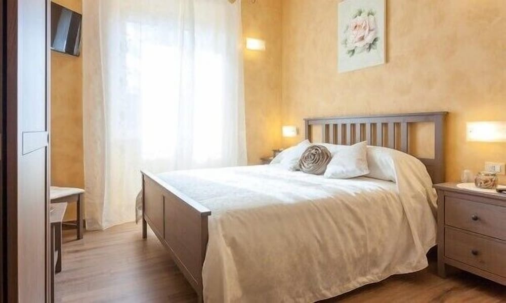 Фото Domus Solis San Pietro