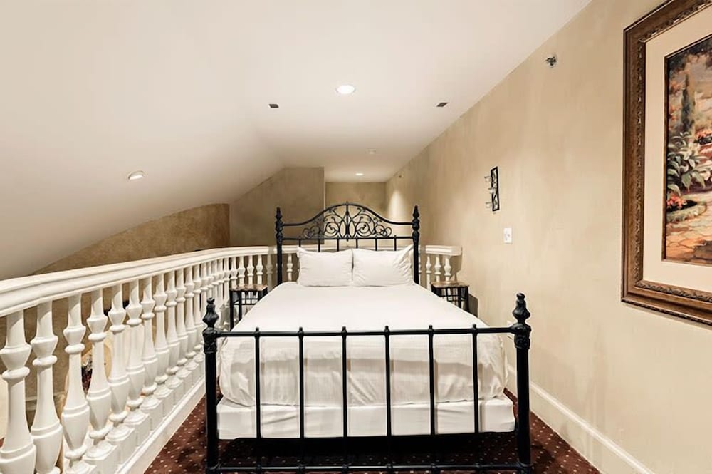 Фото Chateau Avalon, Ascend Hotel Collection