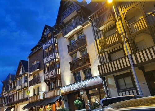Гостиница Le Trophée by M Hôtel & SPA в Довиле