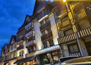 Гостиница Le Trophée by M Hôtel & SPA