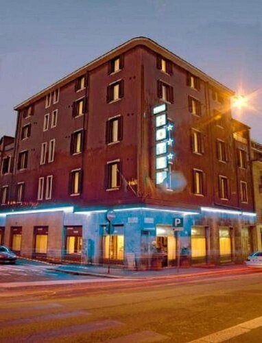 Гостиница Piccolo Hotel в Милане