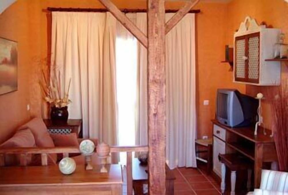 Фото Aparthotel La Espadaña