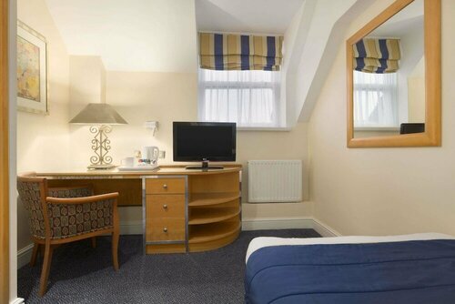 Гостиница Ramada by Wyndham Crawley Gatwick в Кроули