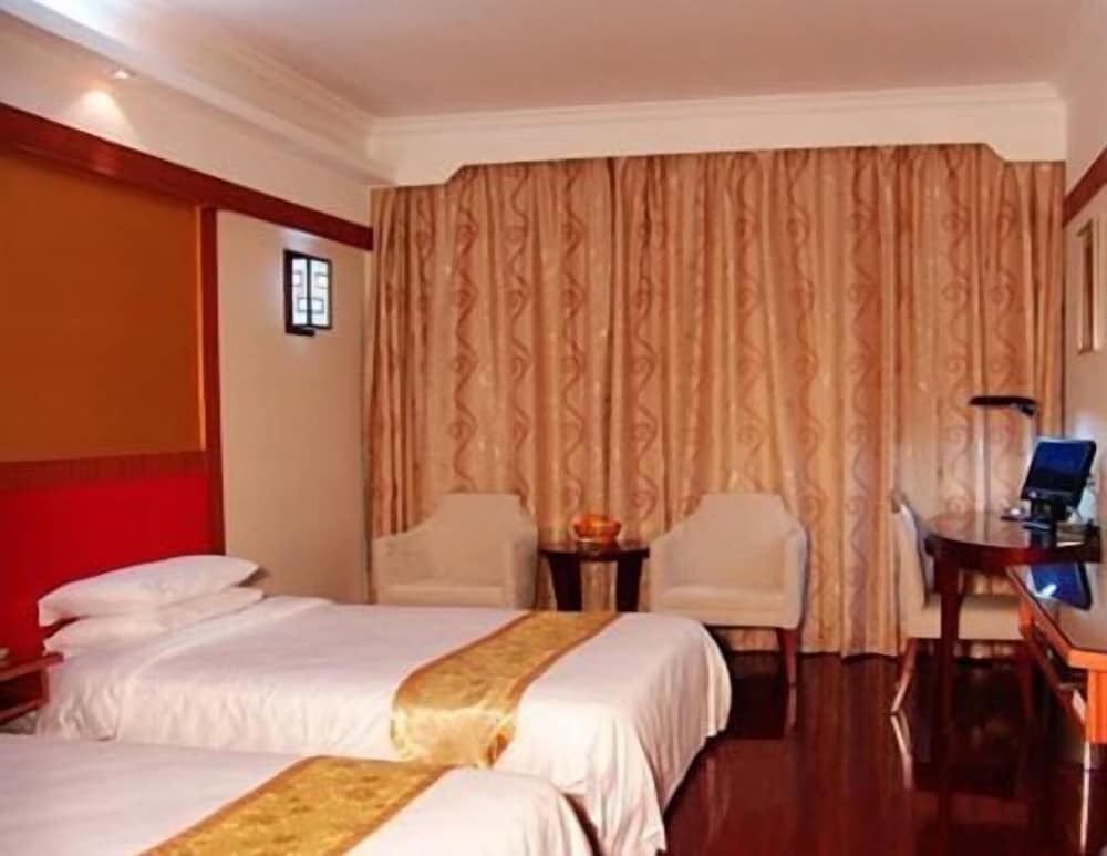 Фото Golden Lustre Hotel