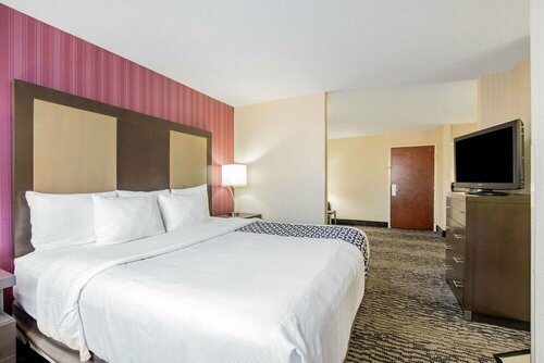 Гостиница La Quinta Inn & Suites by Wyndham Newark - Elkton в Ньюарке