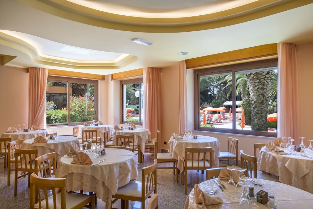 Фото Hotel Oasis