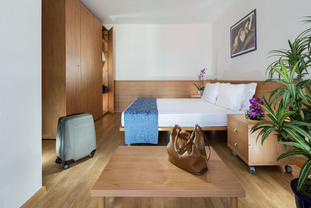 Фото Aparthotel Esperya