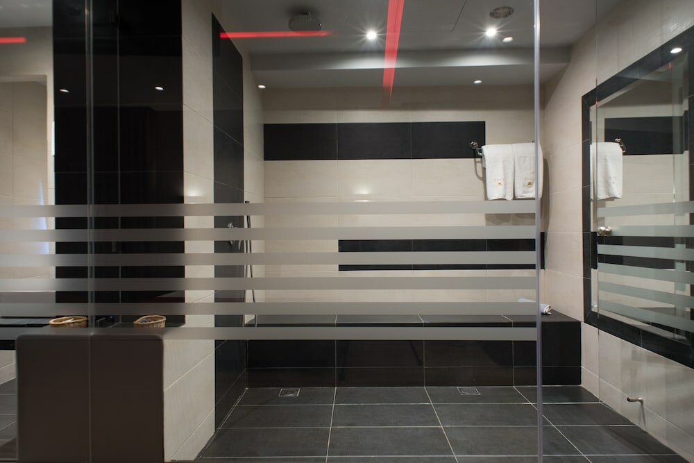 Фото Pines Hotel