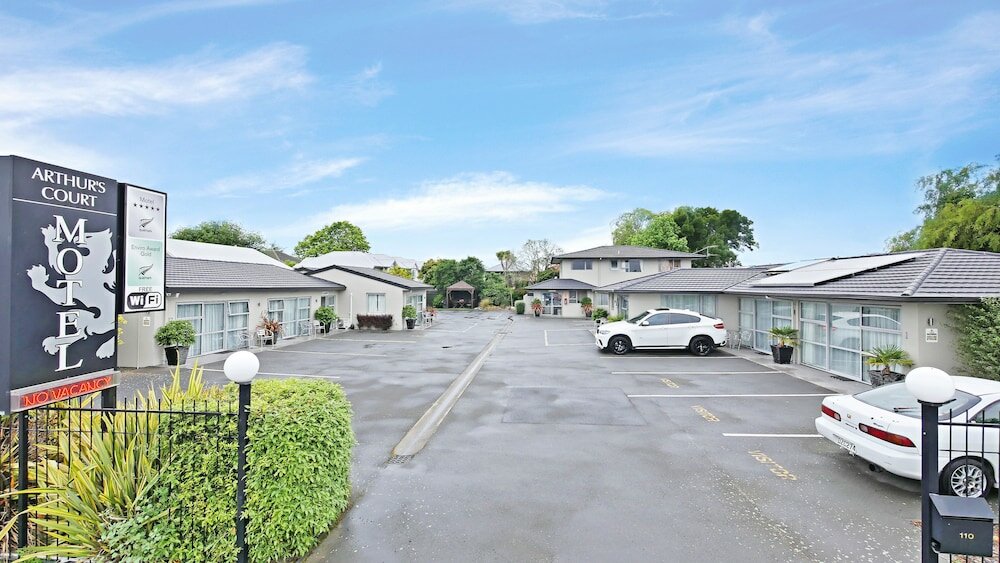 Фото Arthur's Court Motor Lodge