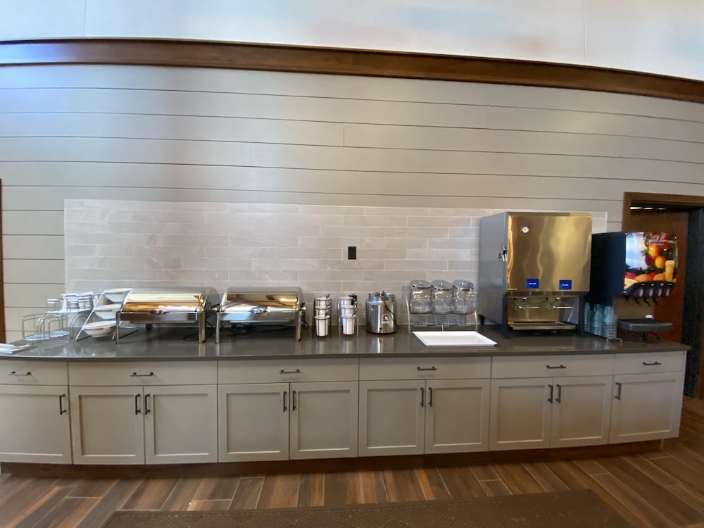 Фото Comfort Inn & Suites Mountain Iron and Virginia