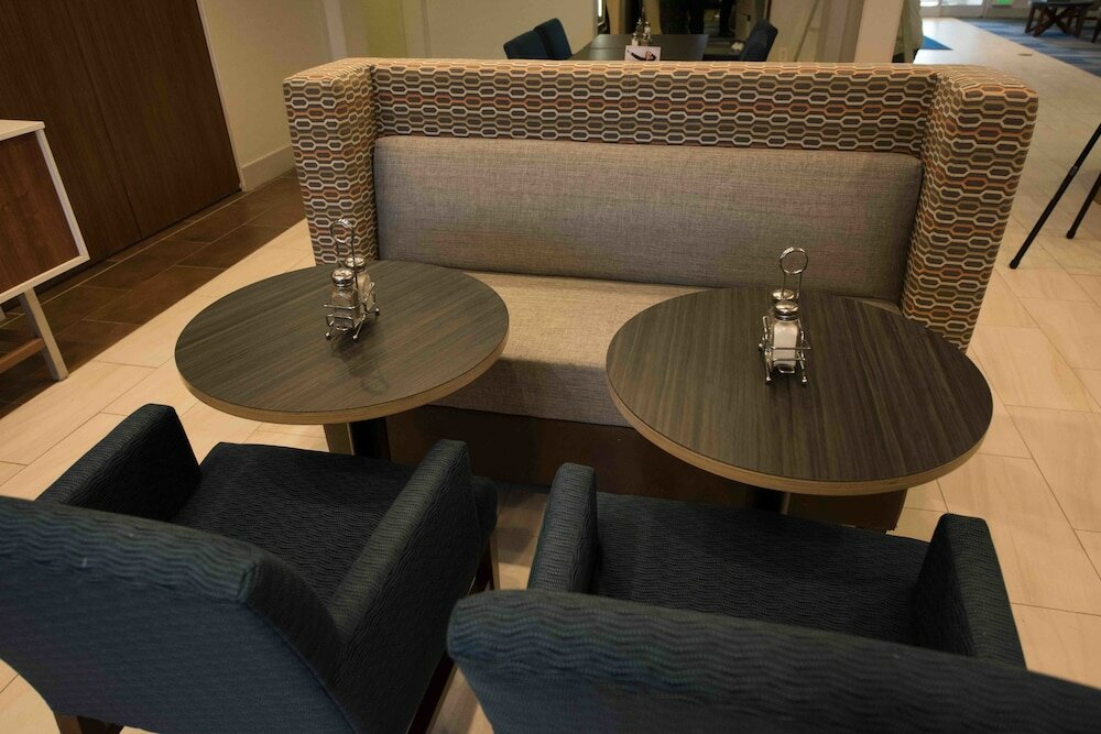 Фото Holiday Inn Express Hotel & Suites West Coxsackie, an Ihg Hotel