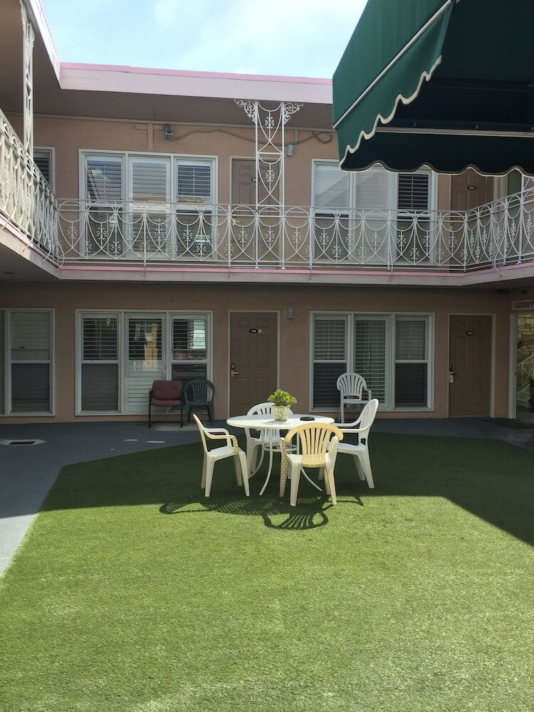 Фото Bevonshire Lodge Motel