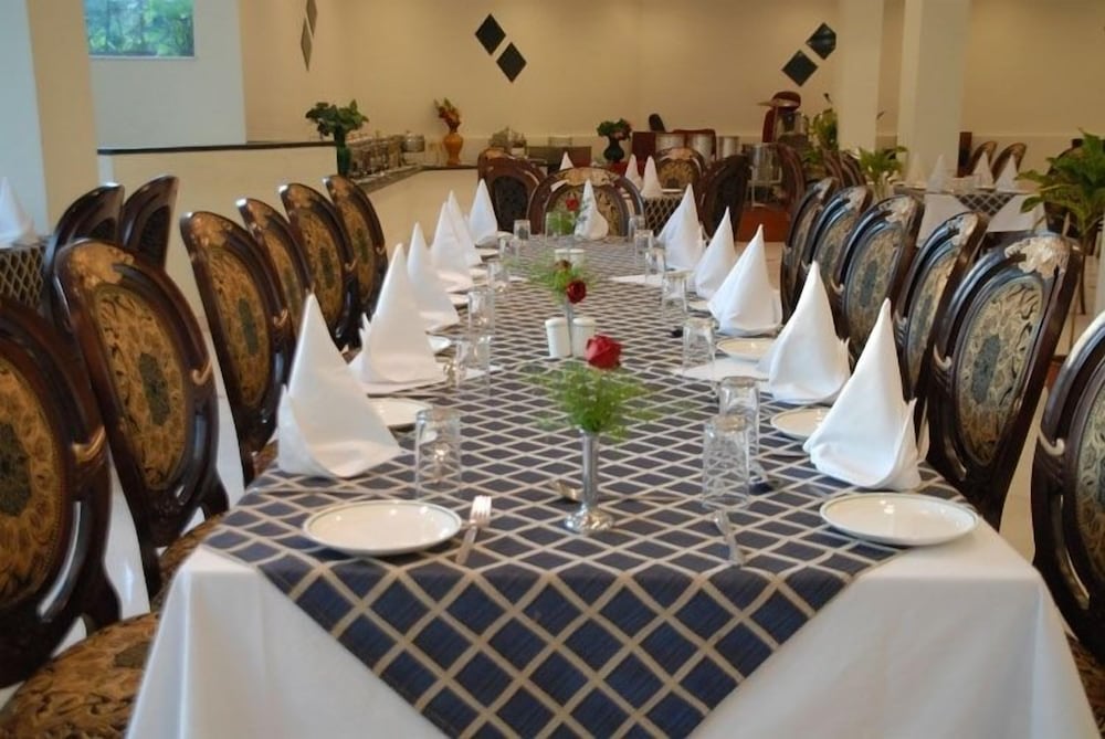 Фото Hotel Jaipur Palace