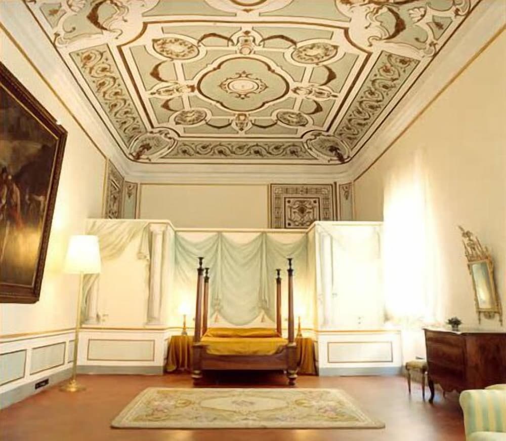Фото Palazzo Tucci Residenza d'Epoca