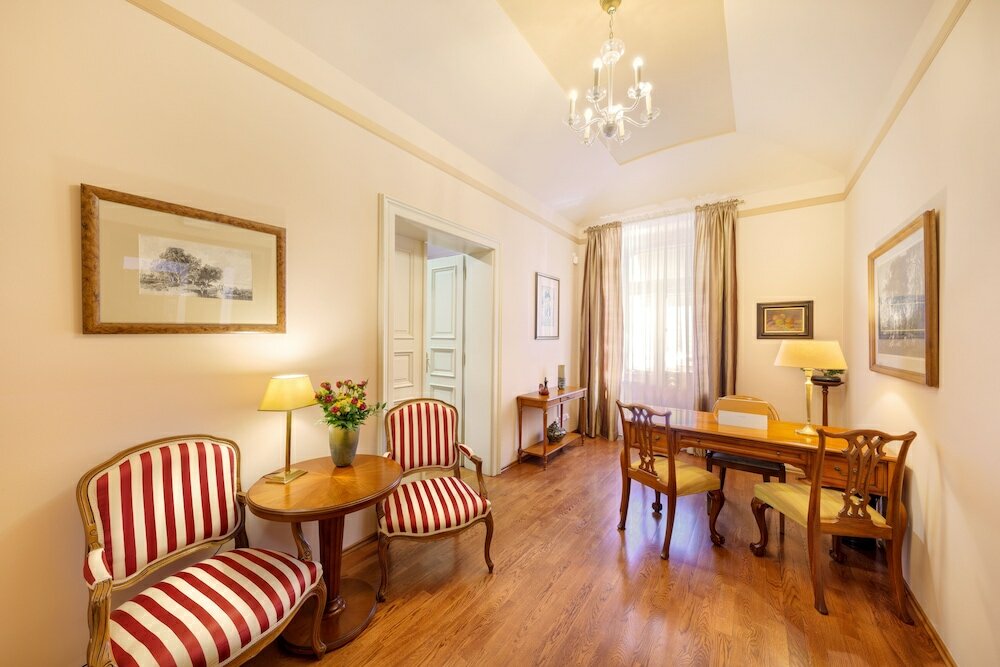 Фото Hunger Wall Residence