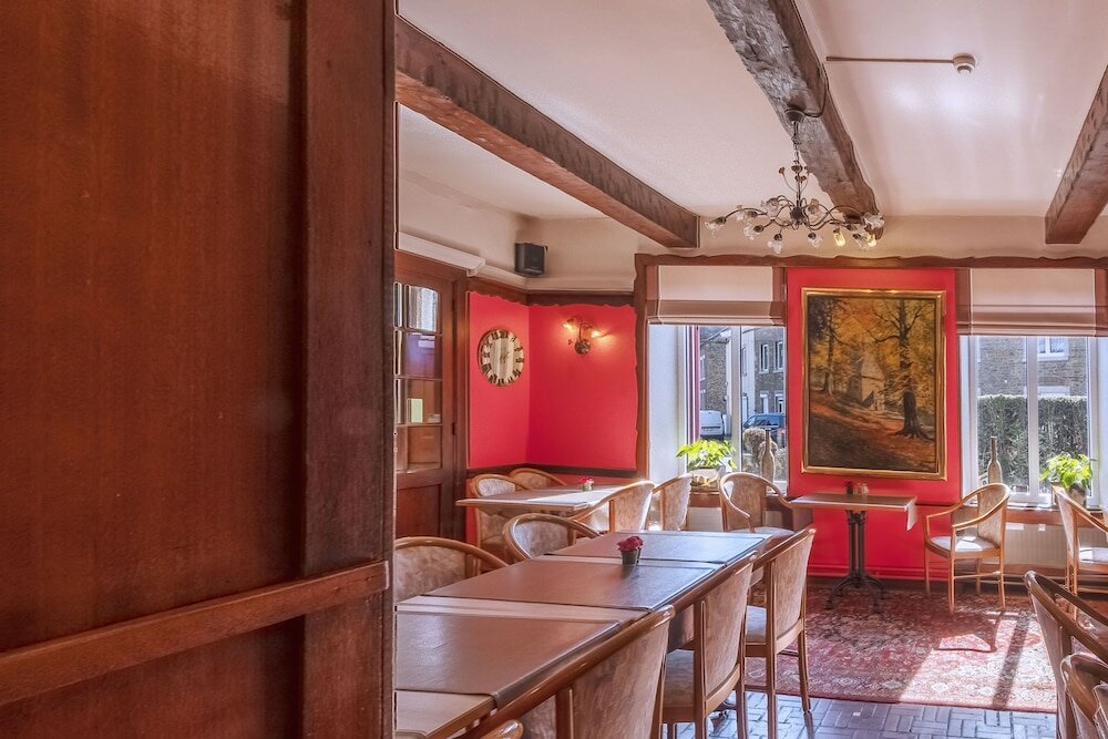 Фото Hostellerie La Villa Des Roses