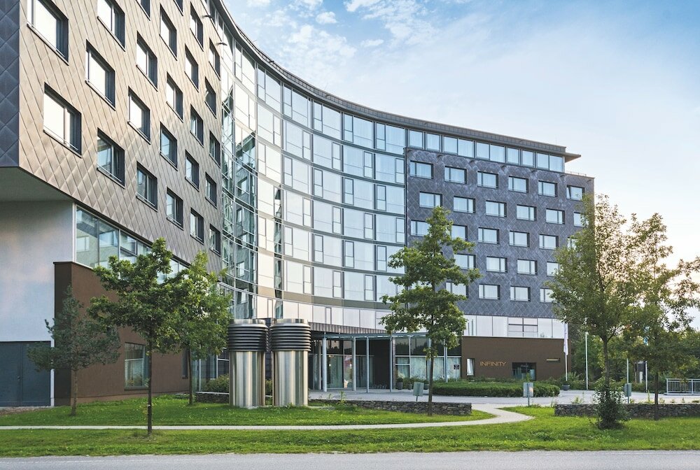 Фото Infinity Hotel & Conference Resort Munich