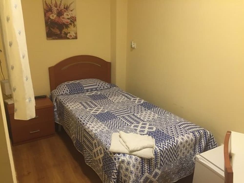 Фото Hostal Becares