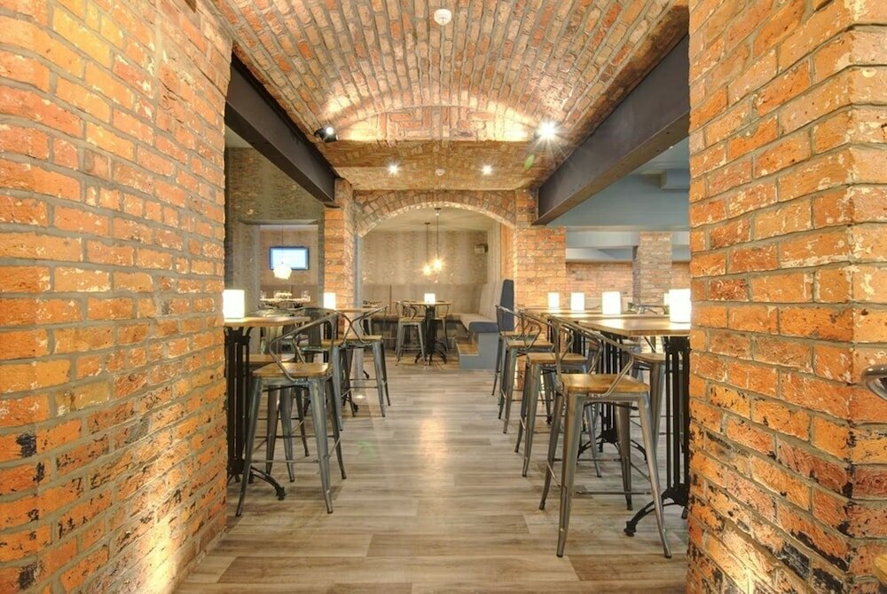 Фото The Royal Hotel Crewe