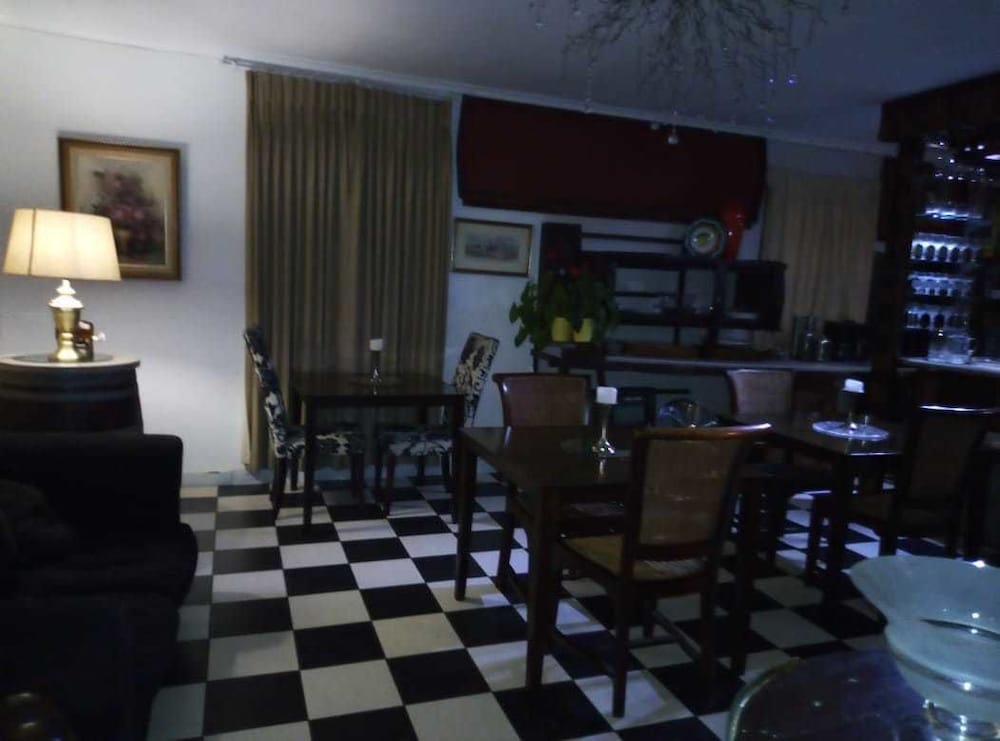 Фото Bread & Barrel Bellville Guesthouse