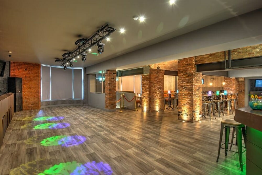 Фото The Royal Hotel Crewe