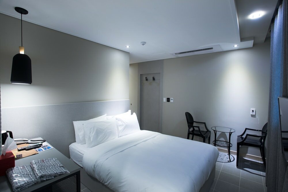 Фото Hotel Millhaus Shinchon