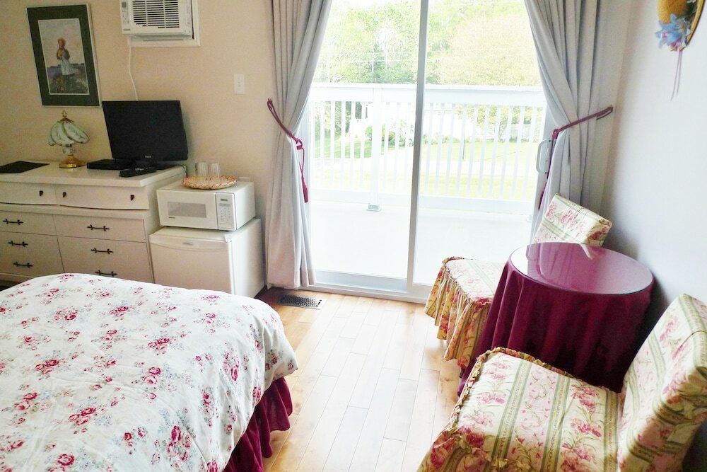 Фото Cavendish Breeze Inn