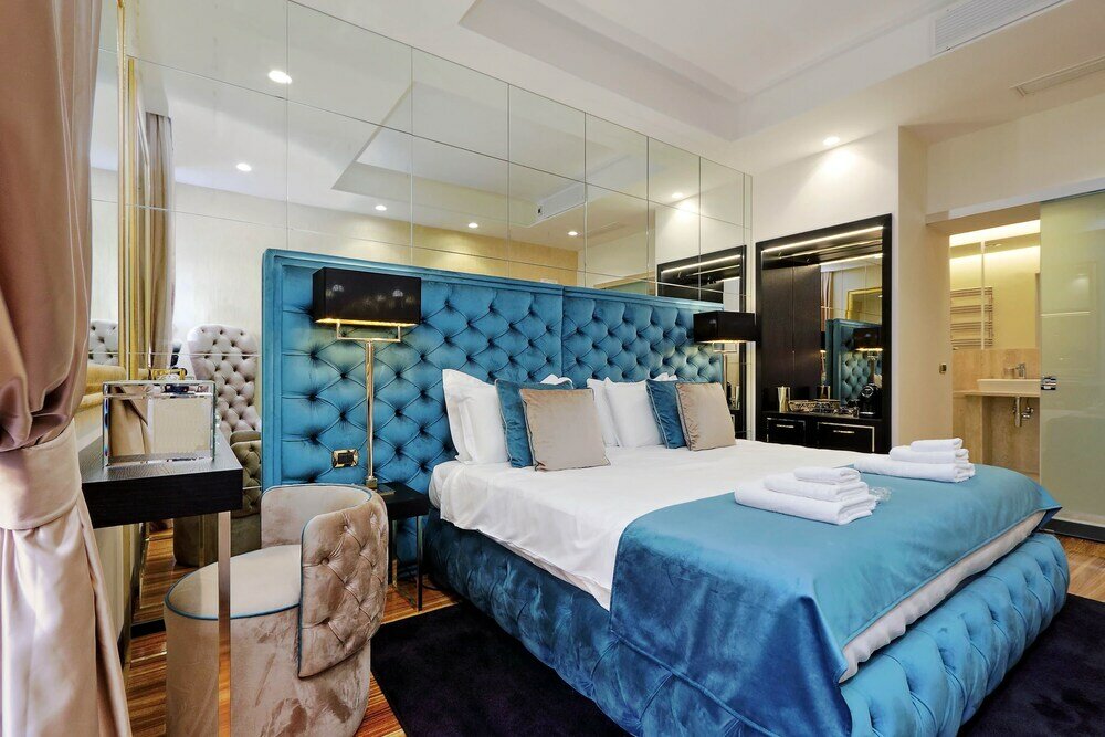 Фото Trevi Diamond Luxury Suite & Jacuzzi