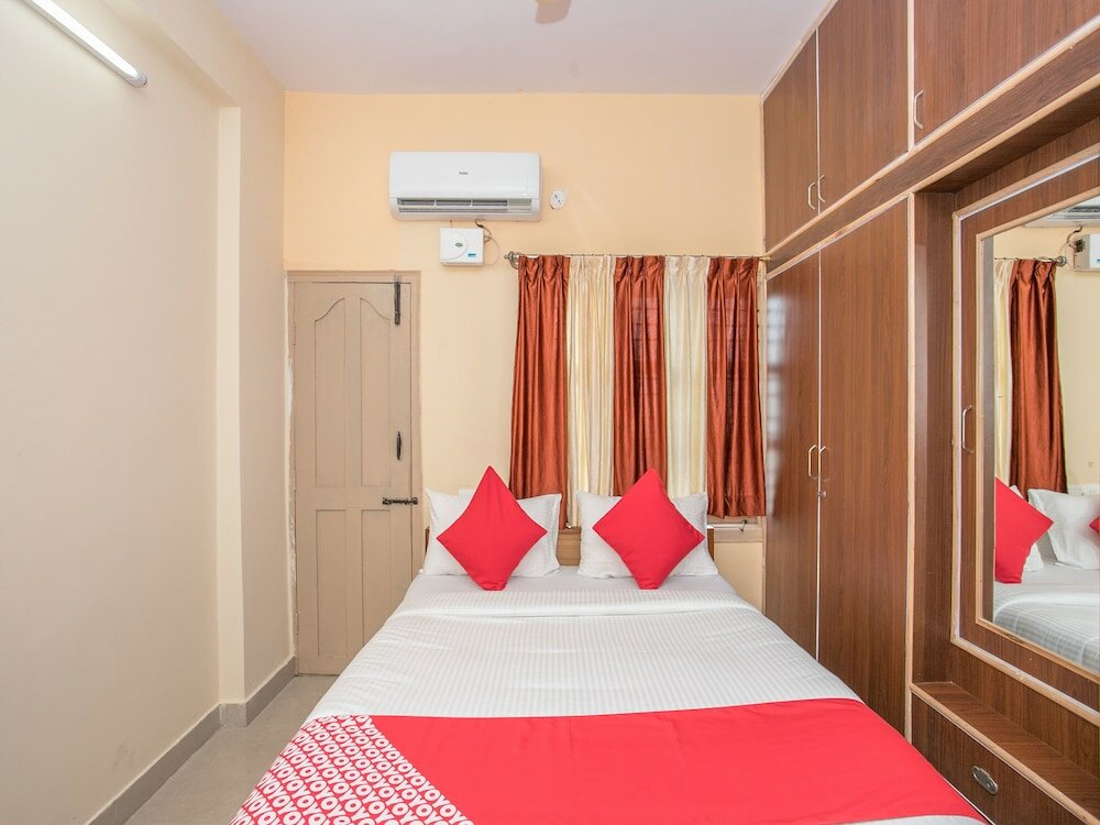 Фото Oyo 12776 SV Suites