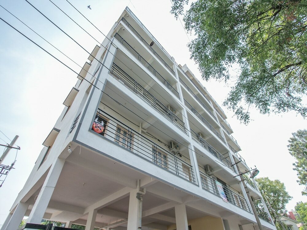 Фото Oyo 12776 SV Suites