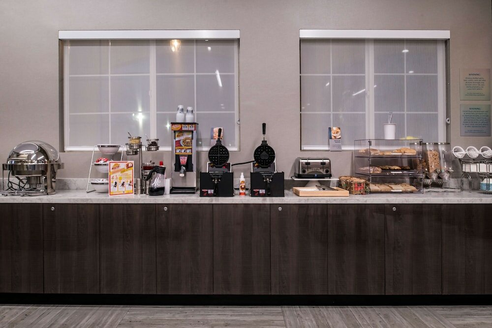 Фото Best Western Plus Temecula Wine Country Hotel &Suites