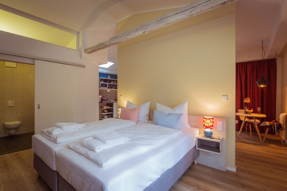 Фото Little Suite Apartments