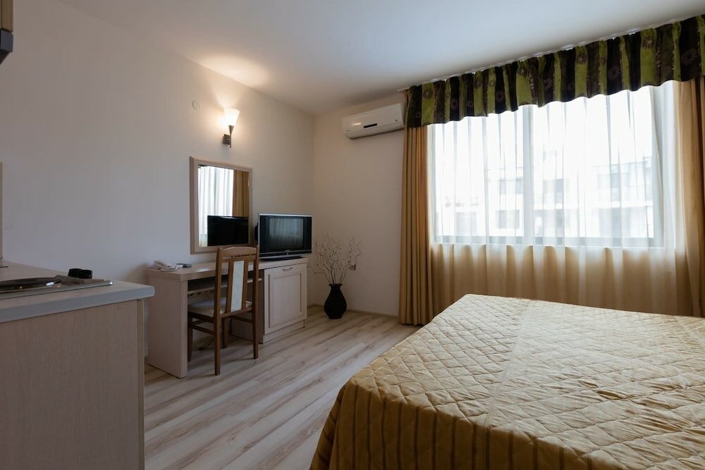 Фото Studio with Pool View