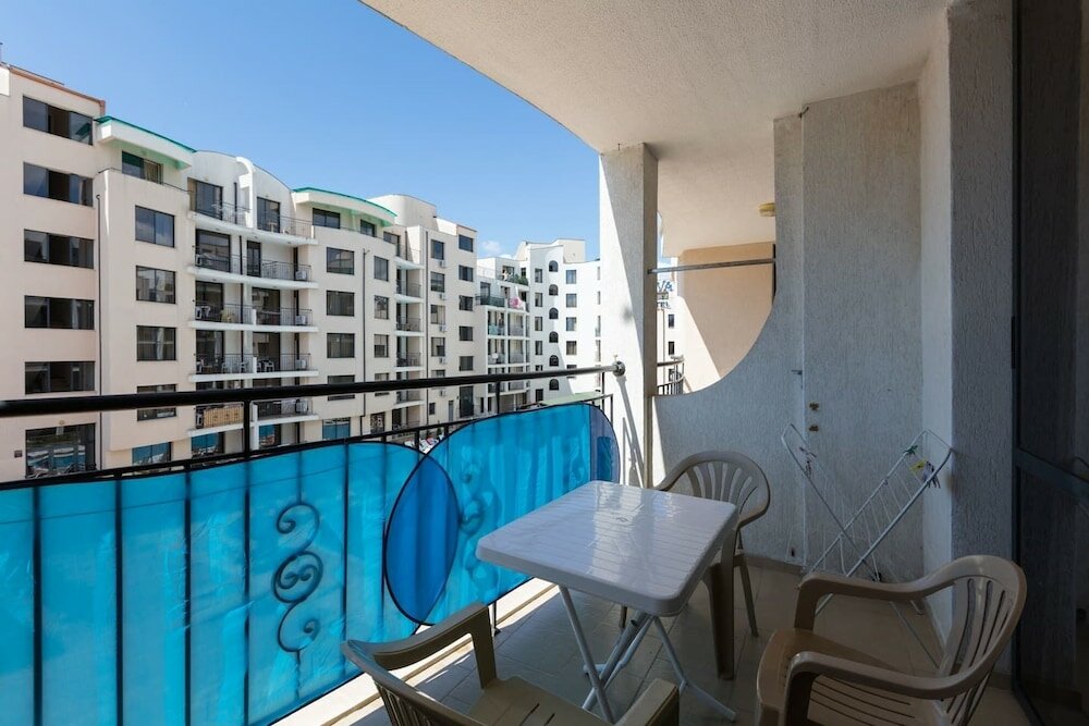 Фото Studio for Family with Kitchenette and Pool view