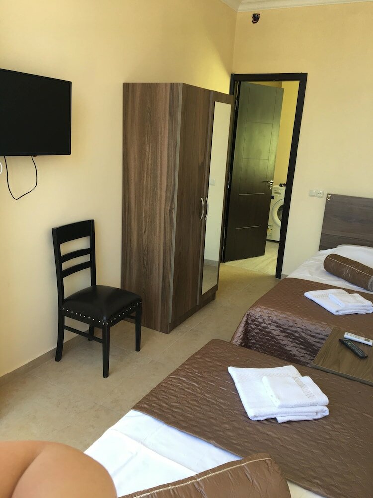 Фото Hotel Guesthouse Lola