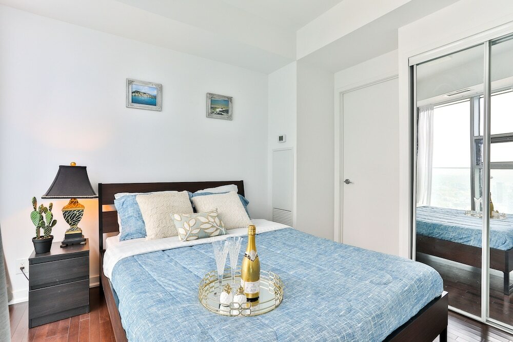 Фото Exquisite 55th Floor 2 Bed 2 Bath Parking