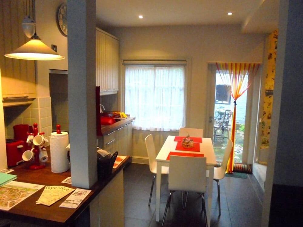 Фото Tower Cottage