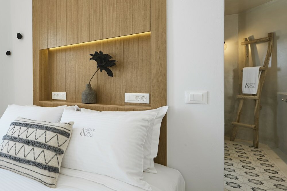 Фото White and Co. La Torre Suites