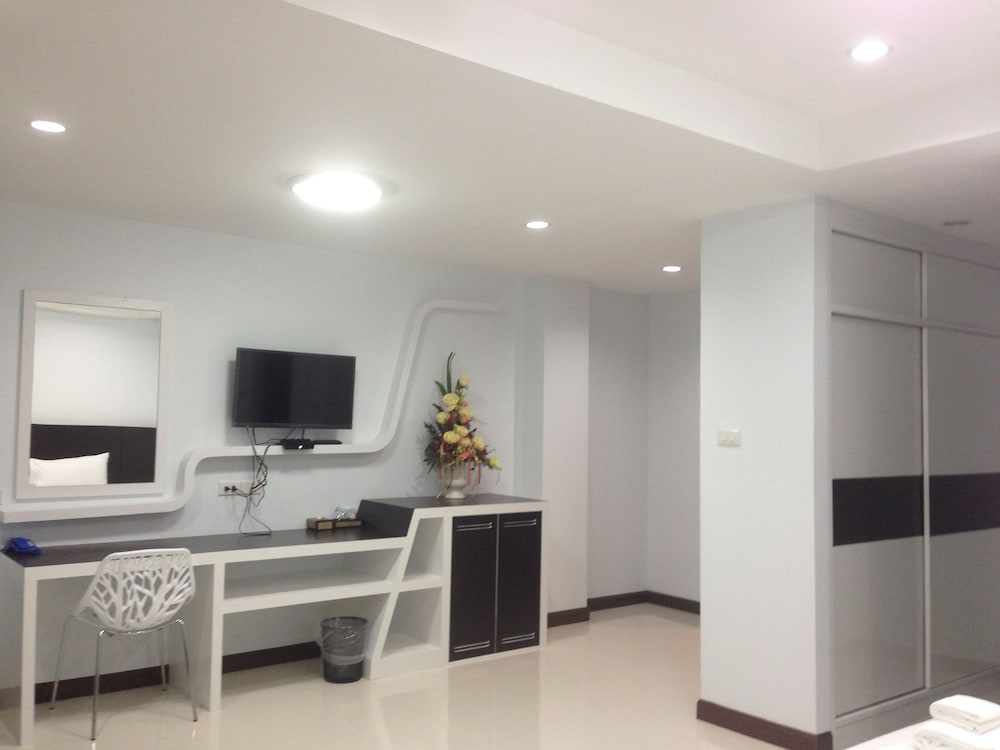 Фото Praiyanan Place Hotel