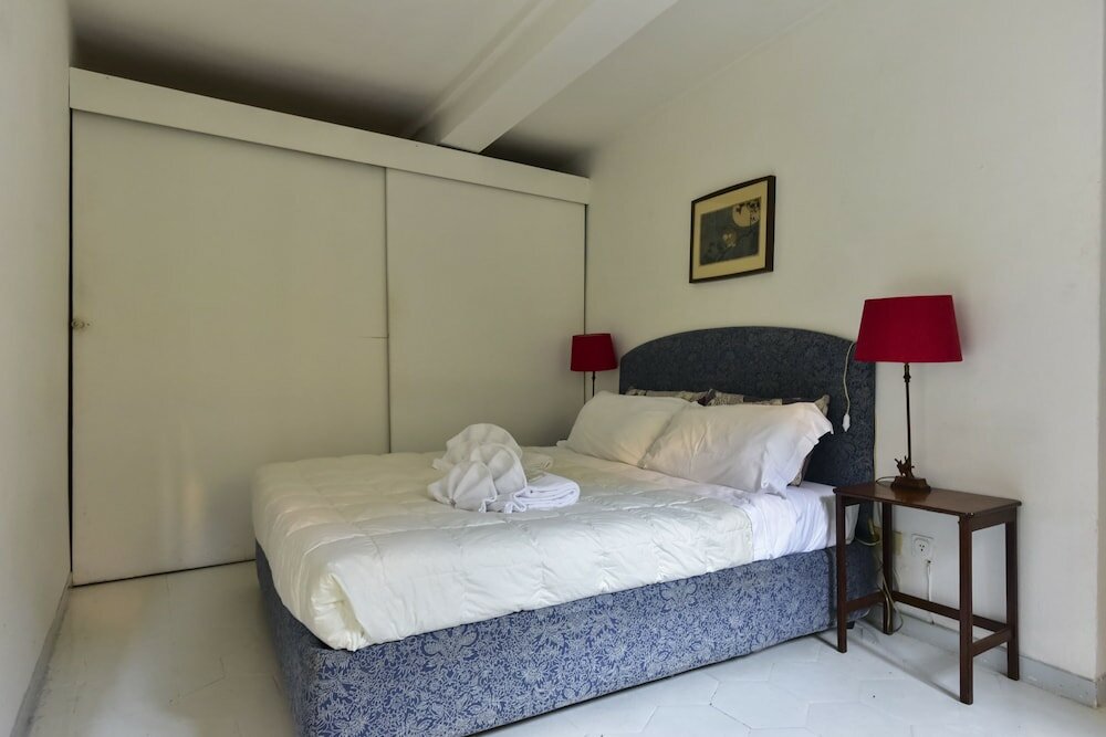 Фото Monti Secret Garden Apartment