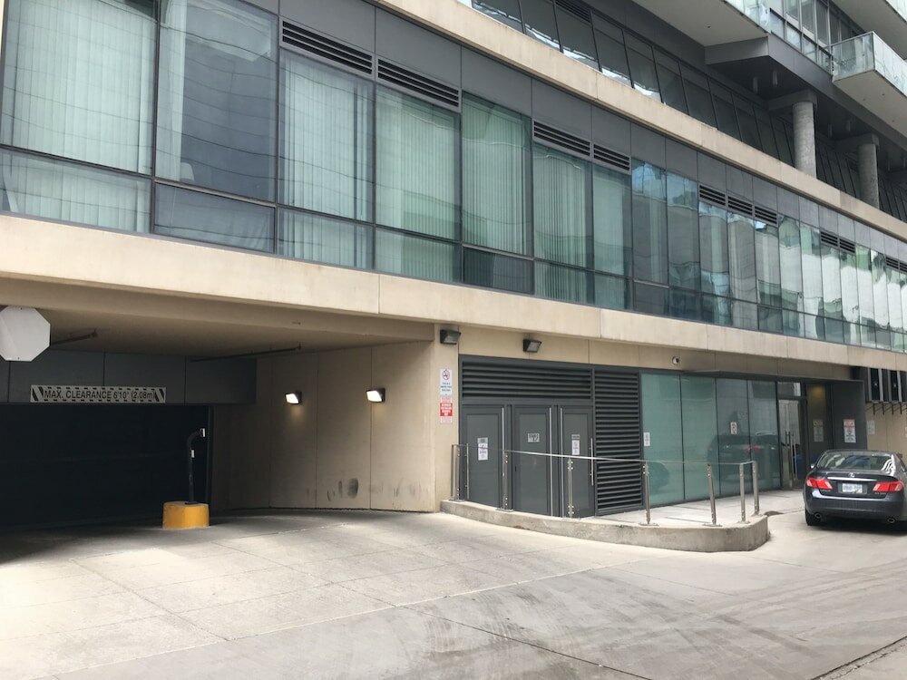 Фото Altitude Suites Bay Street by Teristo Group